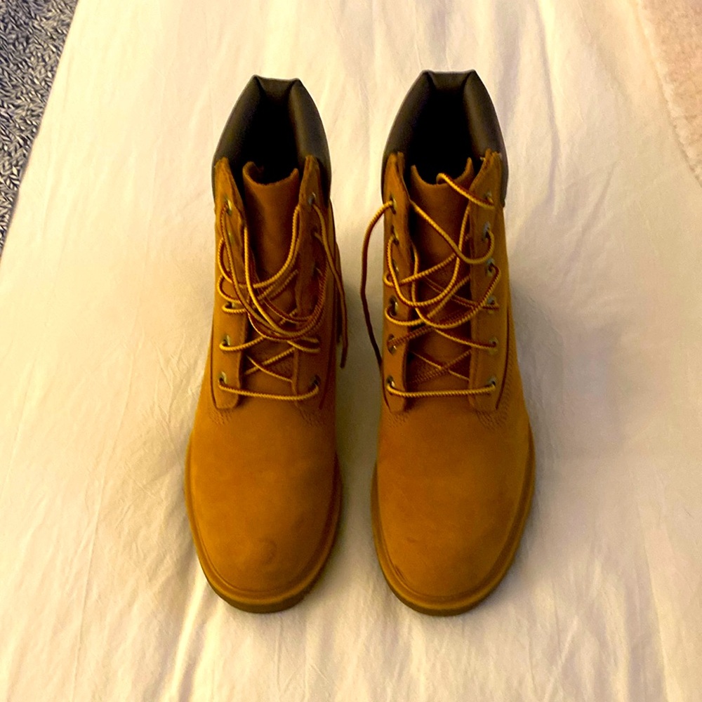 Timberland size 9 Kinsey waterproof lug sole boots